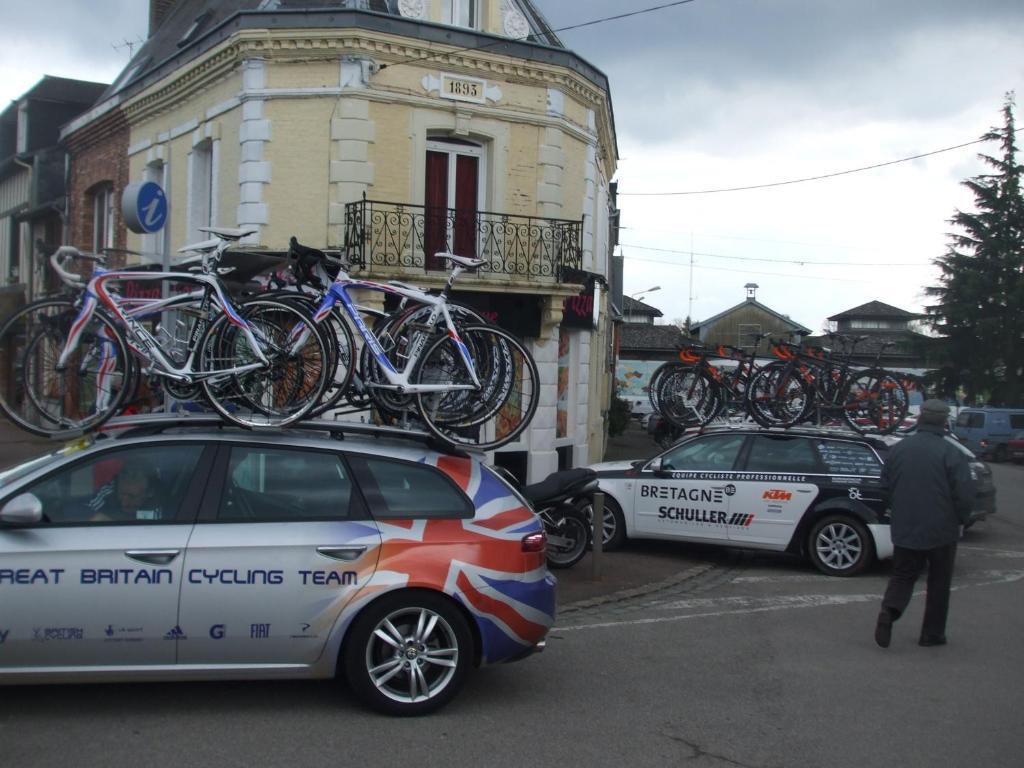 Le Saint Denis Hotel Forges-les-Eaux Bagian luar foto